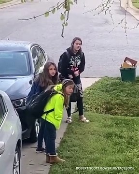 1er avril : un père de famille a fait croire a ses filles que l’école a repris et elles l’ont cru !