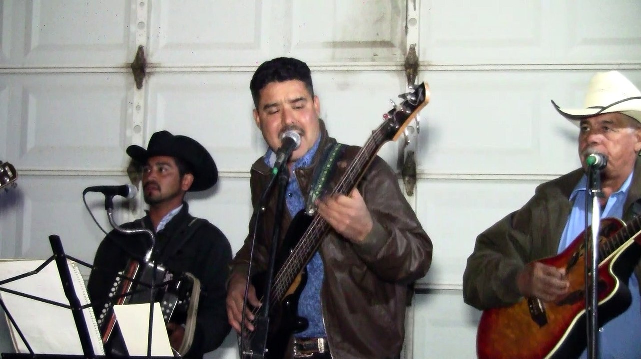 CHIHUAHUA SI SEÑOR   los tres y medio del rancho