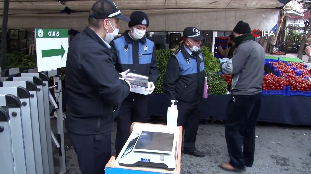 Pazarda 3 Metre Kuralını İhlal Ettiler; 784 TL Para Cezası Kesildi