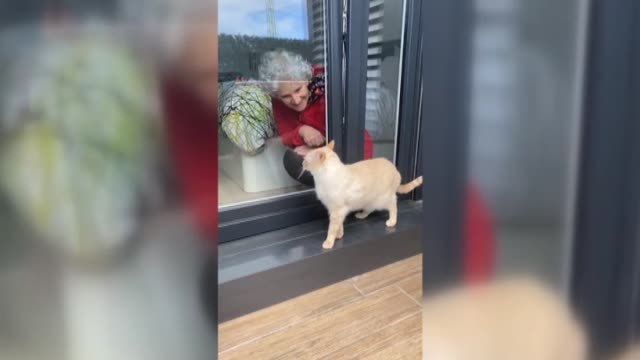 Las dos caras de los cuidadores en residencias: contagio y confinamiento con los mayores