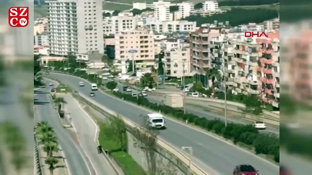 Hatay'da freni boşalan TIR'ın araçlara çarpma anı kamerada