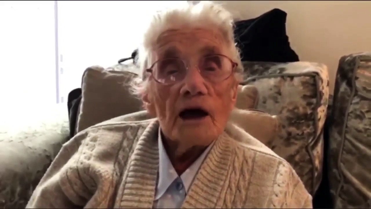 Little Nana Iris singing