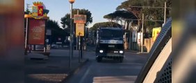 Napoli - I mezzi della Polizia di Stato sanificano aree vicino ospedale (02.04.20)