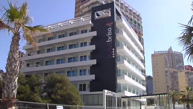 Marzo cierra con 300.000 desempleados más y 834.000 empleos destruidos