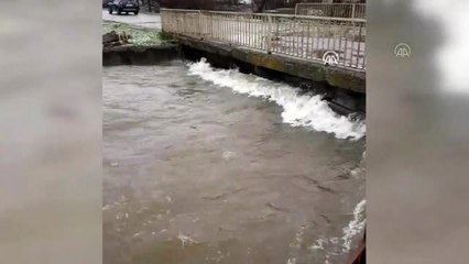 Karakoçan'da sağanak su baskınlarına neden oldu