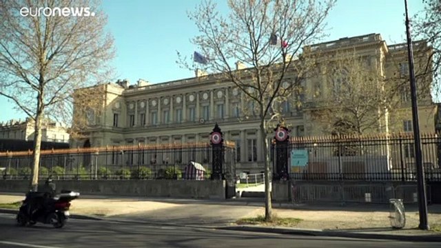 Как вернуться домой? Тысячи людей заблокированы за границей