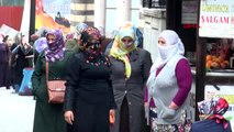 Diyarbakır'da polis, PTT kuyruklarında sosyal mesafeyi korudu