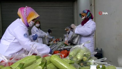 Yaşlıların tüm ihtiyaçlarını evlerine götürüyor