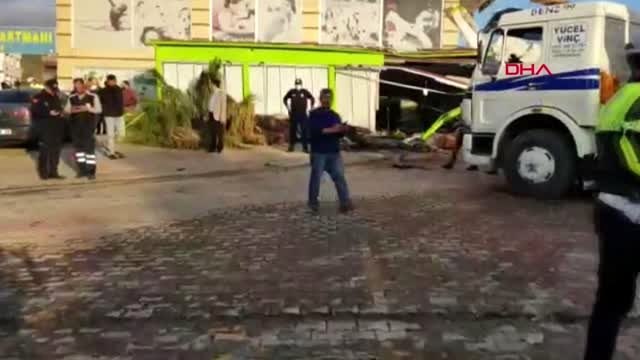 Hatay'da freni boşalan TIR, çok sayıda araca çarptı, çok sayıda yaralı var