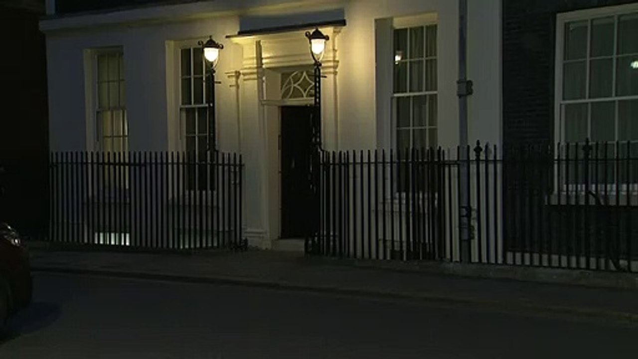 Boris Johnson joins second 'Clap for Carers'