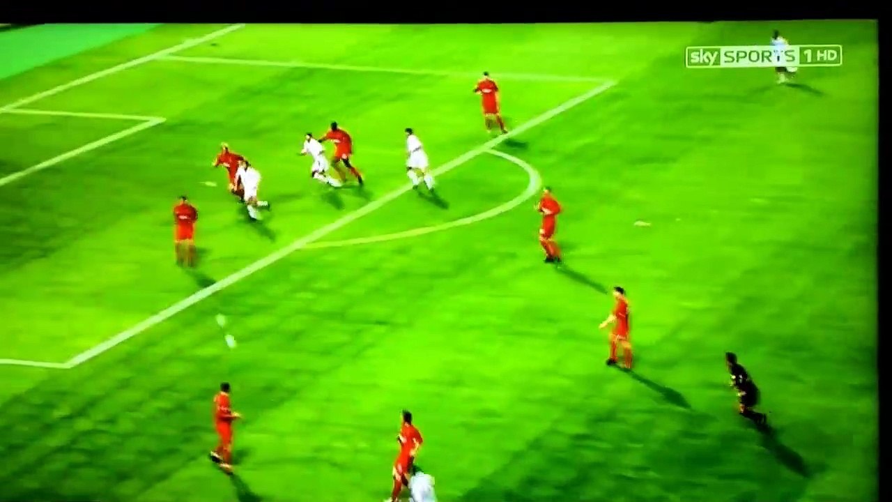 Dudek makes THAT save vs AC Milan in the 2005 Champions League Final.