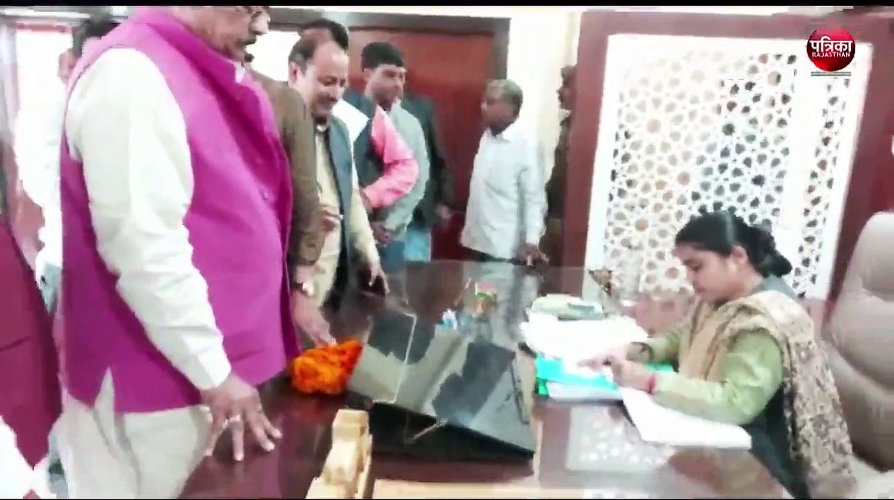बाड़ाबंदी के बाद कांग्रेस ने सभापति के लिए इस चेहरे पर खेला दाव, भाजपा ने भी दाखिल किया नामांकन