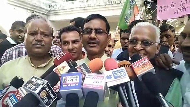 कांग्रेस के खिलाफ कार्यकर्ताआें संग सड़क पर उतरे भाजपा विधायक