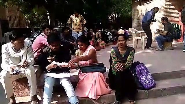 Senior Teacher Counseling : कोई जमीन तो कोई बैठा सीढ़ी पर