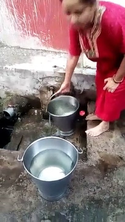 देखिये Video: जब सरकारी नल से पानी के साथ निकला जिंदा सांप, लोगों में मचा हड़कंप