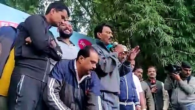 मेघदूत गार्डन में अलसुबह स्वास्थ्य मंत्री ने की कसरत, नष्ट किया डेंगू का लार्वा