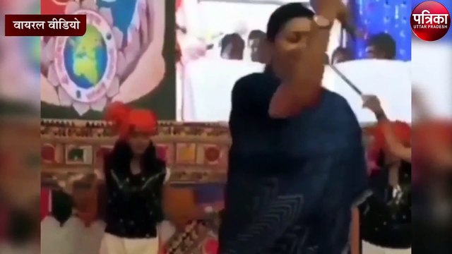 देखिए इस वीडियो में ऐसा क्या है, कि सोशल मीडिया पर सुर्खियों में आ गईं स्मृति ईरानी