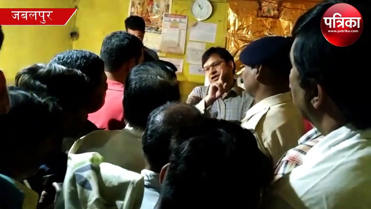 IAS collector raid on ration shop, officer Fear video