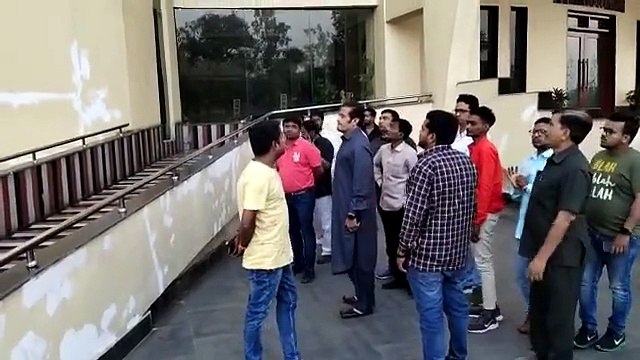 Cracks in the court of Deendayal Auditorium, MLA will complain to the