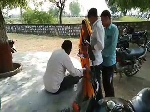 Due to increasing crowd, distribution of wheat seeds had to be done in the police station.