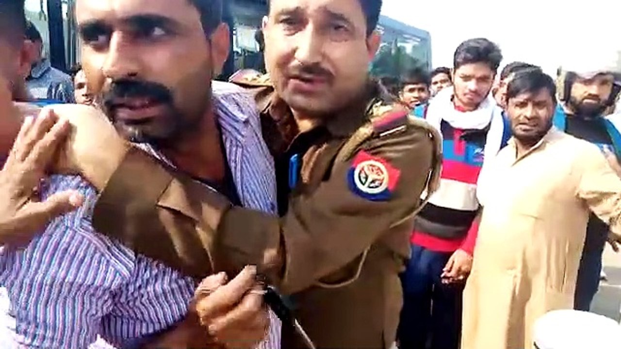 इंस्पेक्टर ने मारी कार से टक्कर तो पिता की मौके पर मौत, पुत्र गंभीर घायल, जमकर हुआ हंगामा