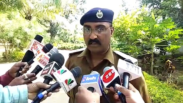 आईजी ऑफिस में पति और बच्चों के साथ आत्मदाह करने पहुंची कथित गैंगरेप पीडि़ता