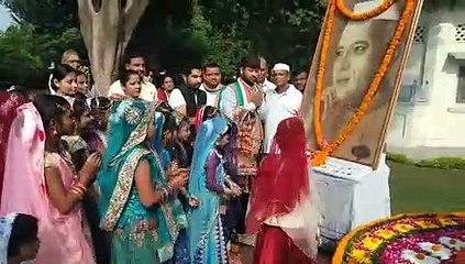 Jawaharlal Nehru remember on birthdaty in Pryagraj