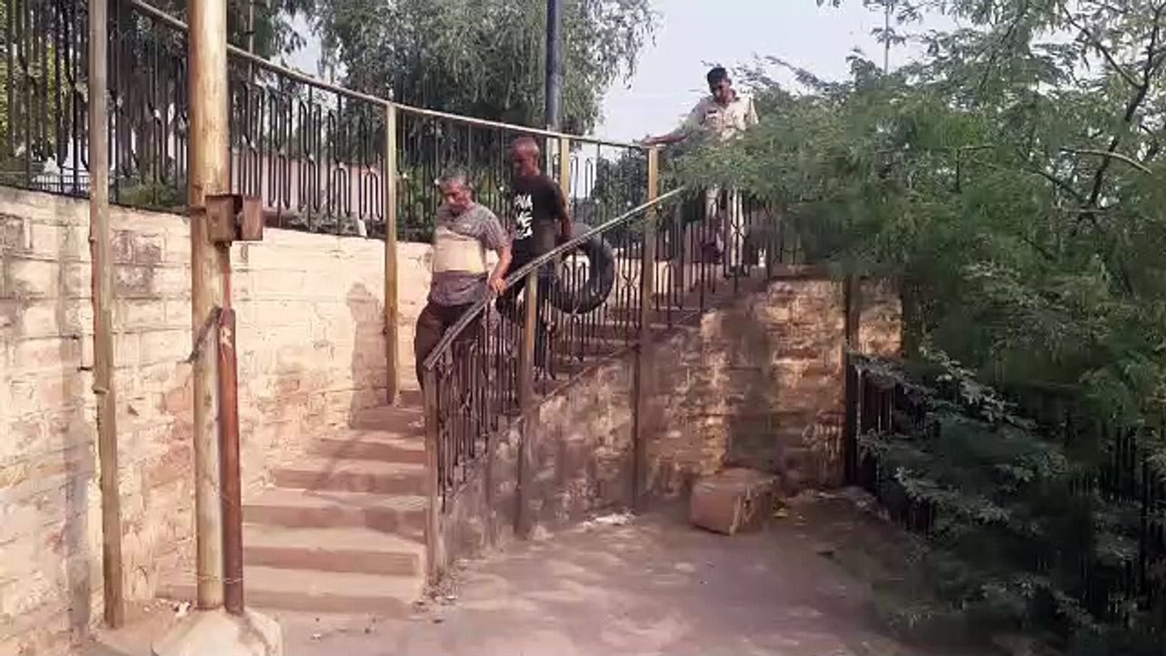 Divers rescued a man threatening suicide