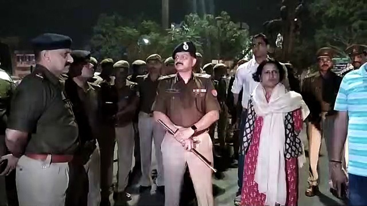 अयोध्या के फैसले के एक दिन बाद फिर अफसर उतरे सड़कों पर, लोगों से की ये अपील, देखें वीडियो