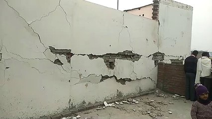 यहां डॉक्टरों ने उसकी हालत को देखते हुए मेरठ के लिए रेफर कर दिया