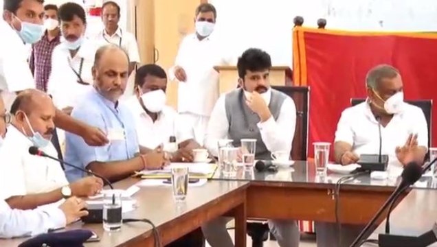 ಪ್ರಜ್ವಲ್ ರೇವಣ್ಣ vs ಪ್ರೀತಂಗೌಡ ಮಾತಿನ ಫೈಟ್ ಹೇಗಿದೆ ನೋಡಿ | Prajwal Revanna | Preetham | Oneindia kannada