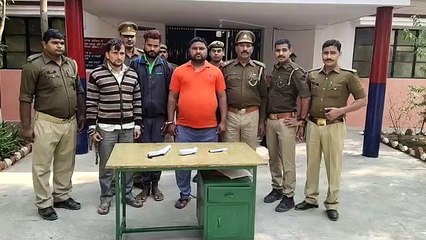 गंगा स्नान मेले में युवक ले जा रहे थे एेसी चीज