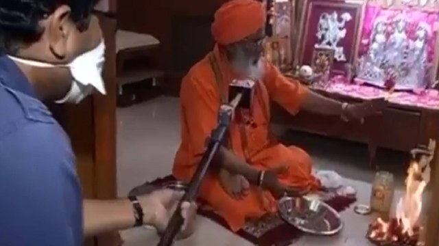 Coronavirus: Amid lockdown BJP MP performs Hawan