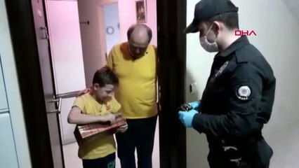 RİZE 155 hattını arayan çocuğa, polislerden oyuncak araba hediyesi