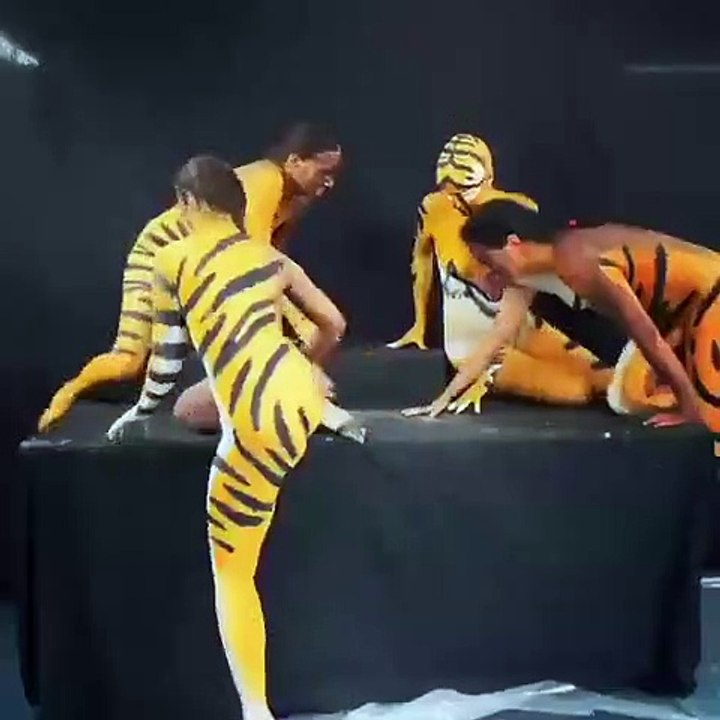 शरीरपर body paint लगाके इन लडकियोने देखीये क्या किया। अविश्वसनीय