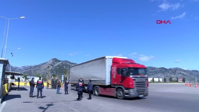Antalya'ya girişlerde sıkı tedbirler devam ediyor