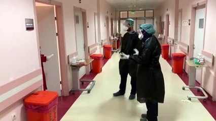 Kovid-19 tedavisi tamamlanan 20 kişi alkışlar eşliğinde taburcu oldu