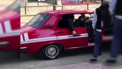 5 kişilik otomobile 10 kişi bindiler, Korona'ya meydan okudular