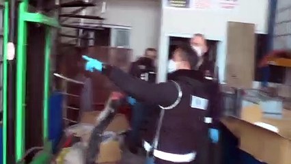 Polisten izinsiz dezenfektan üretimi yapan iş yerine operasyon