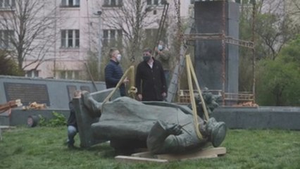 Praga elimina símbolo soviético y lo traslada al Museo de la Memoria