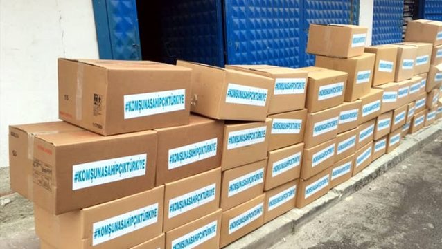 Bir grup hayırsever, ihtiyaç sahibi yüzlerce ailenin yüzünü güldürdü