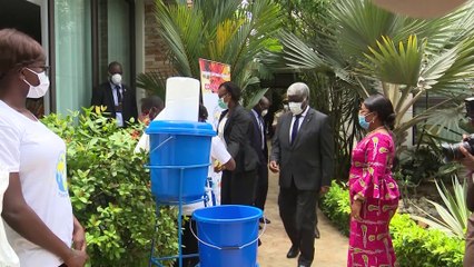 Coronavirus : Don de 230 millions de F CFA de la Preemière Dame Dominique Ouattara pour la risposte.