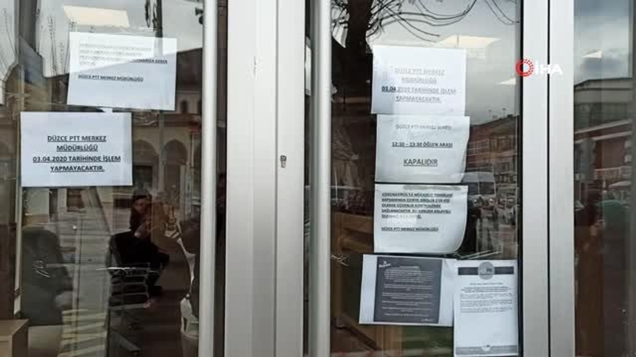Postacılar bu defa para vermek için kapı kapı gezdi