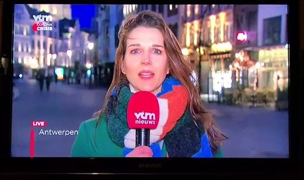 Il est arrêté par la police après avoir embrassé une journaliste en plein reportage sur le Coronavirus.