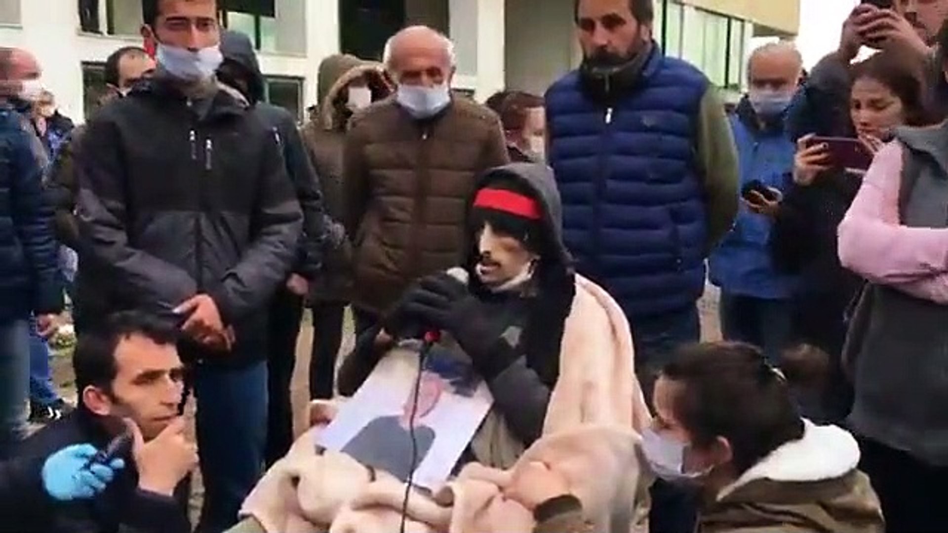 Hayatini Kaybeden Grup Yorum Uyesi Helin Bolek Le Birlikte Olum Orucunda Olan Ibrahim Gokcek Bugun Bir Sanatciyi Oldurduler Dailymotion Video