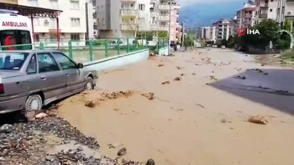 Osmaniye'de şiddetli yağış sele dönüştü