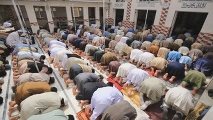 Islamistas paquistaníes se encomiendan a dios ante el coronavirus