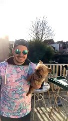 Southsea pub landlord cheers up isolated neighbours with daily musical medley