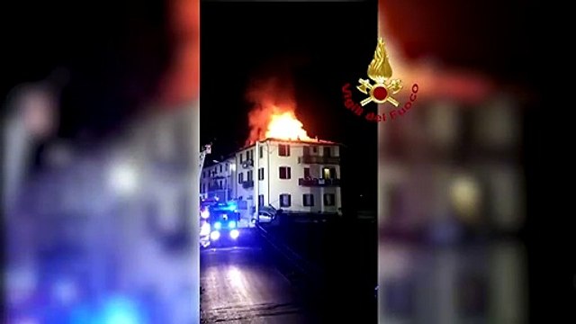 Albino (BG) - Brucia il tetto di un'abitazione in Via San Benedetto (03.04.20)