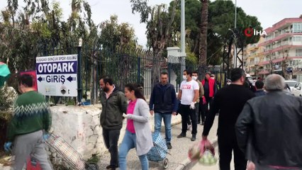 Kuşadası’nda pazaryerine gelenlerin ateşi ölçüldü